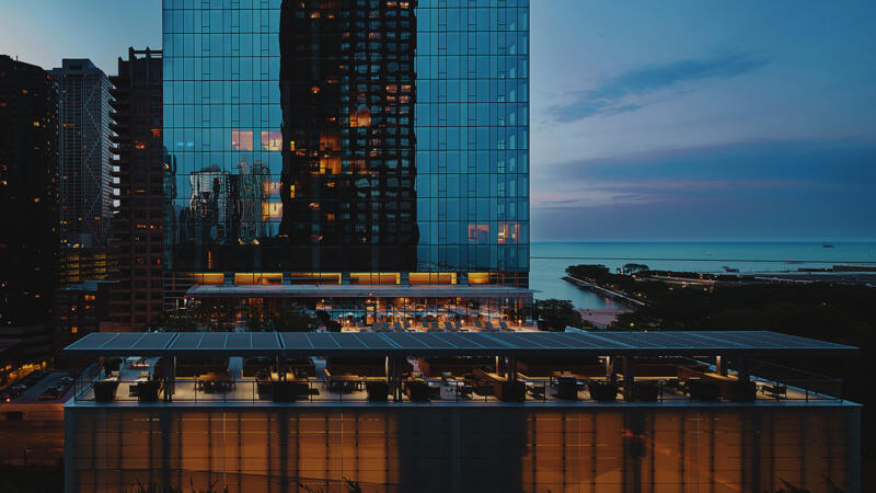 Chicago highrise building with Lake Michigan in the background